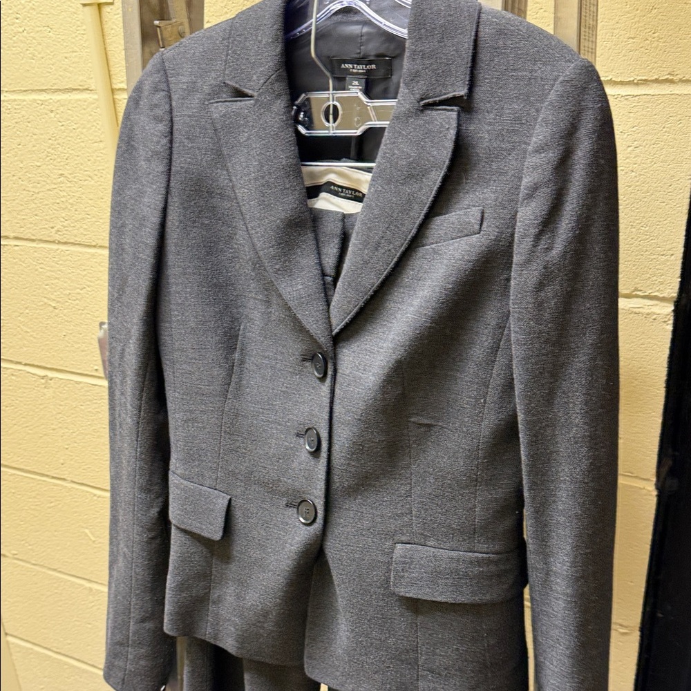 Anne Taylor Gray Blazer Suit Set